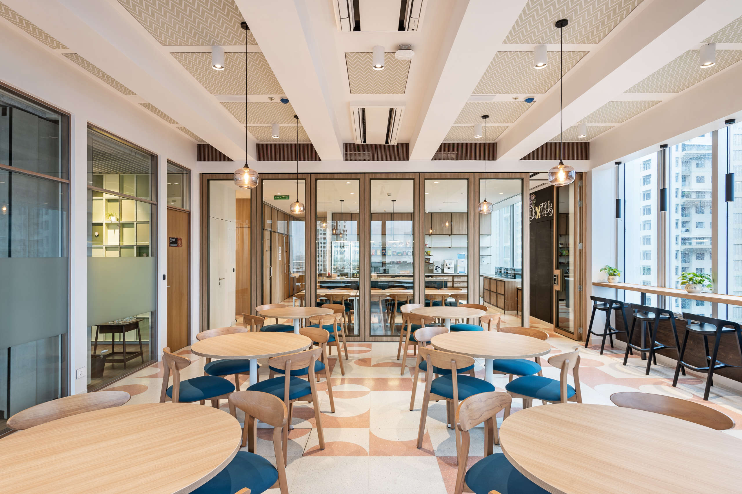 flexible office with meeting rooms