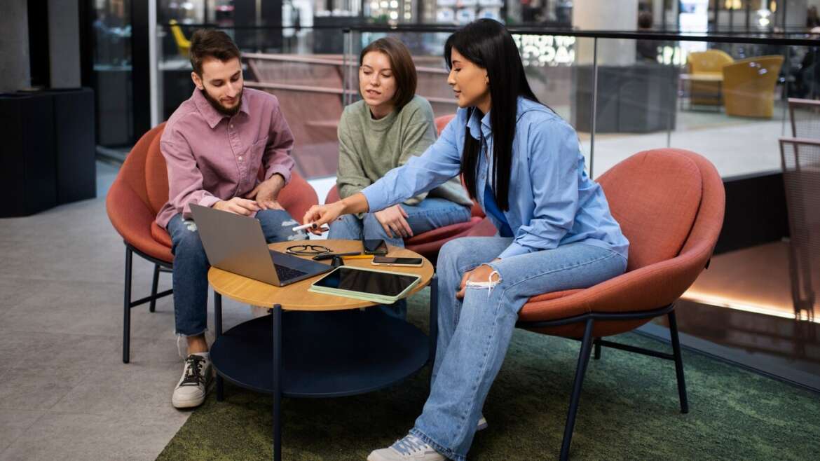 The Ideal Coworking Space for Digital Nomads: How to Balance Work, Travel, and Community