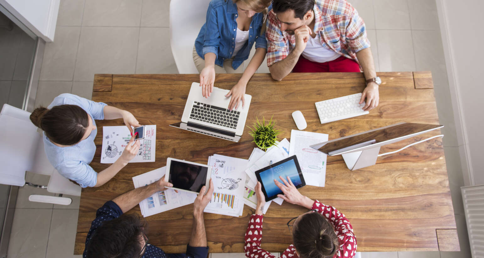 The Calm Before Festive Season: How Coworking Spaces Help You Plan Festive Projects in August