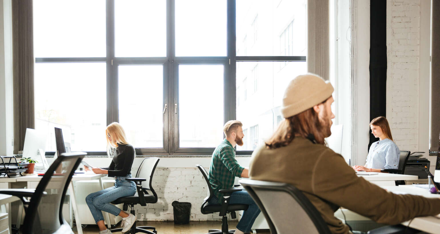 Why More Professionals Are Moving Away From WFH to Shared Workspaces